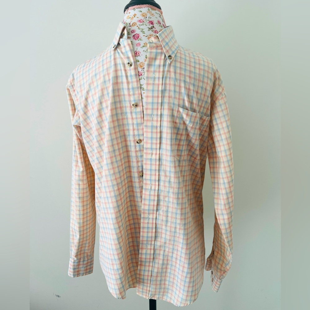VINTAGE men’s soft‎ pink blue and cream button down with single needle tailoring